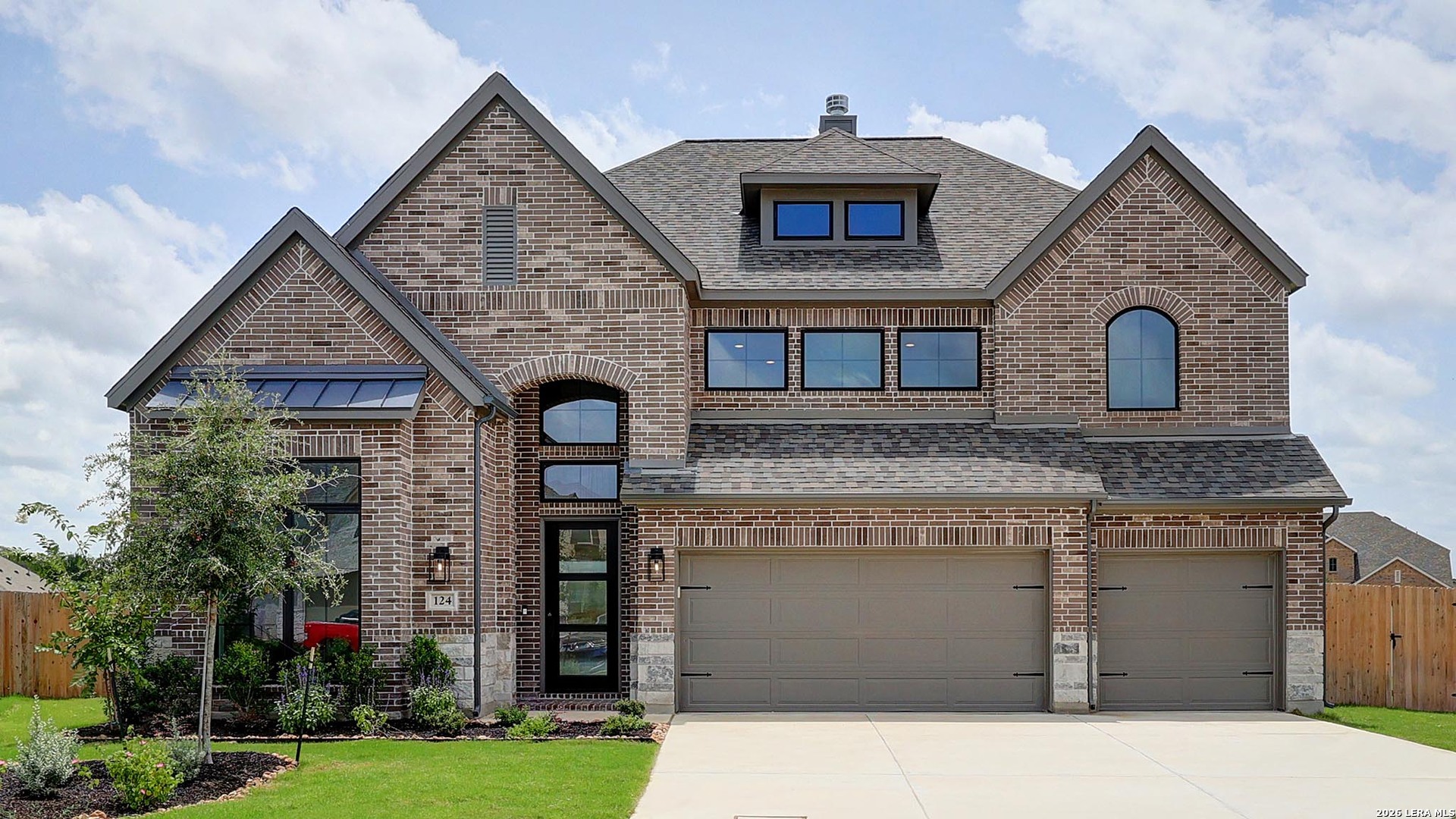 124 Pin Oak — photo