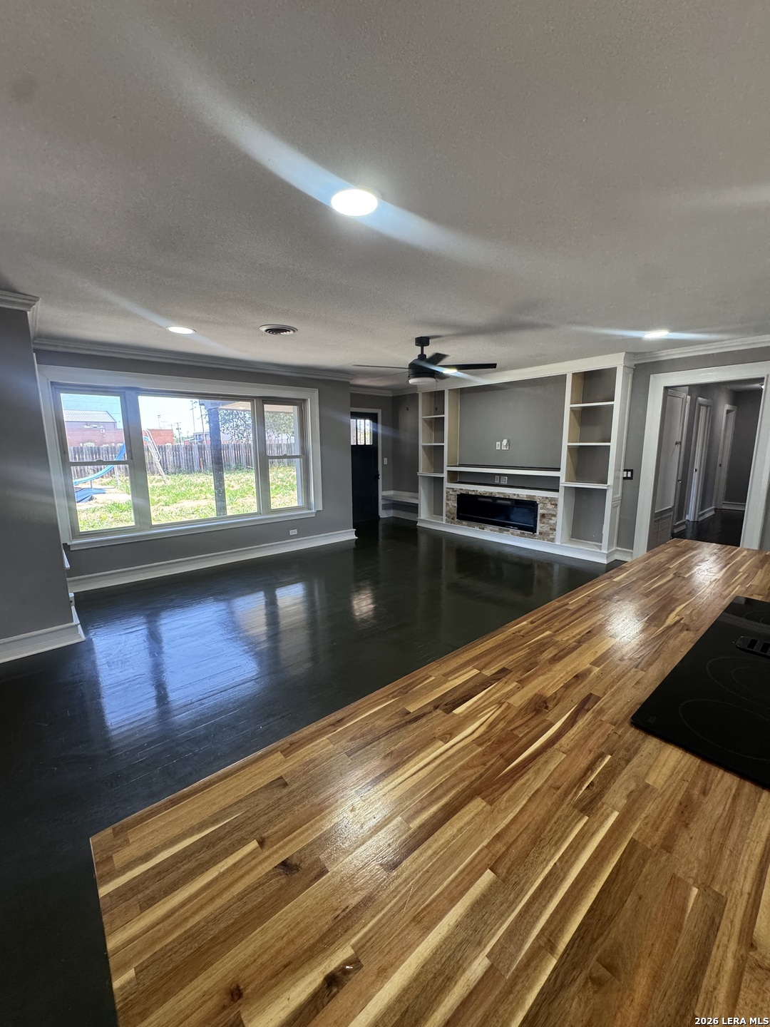 719 E Taft, Pearsall, TX 78061 — photo 3