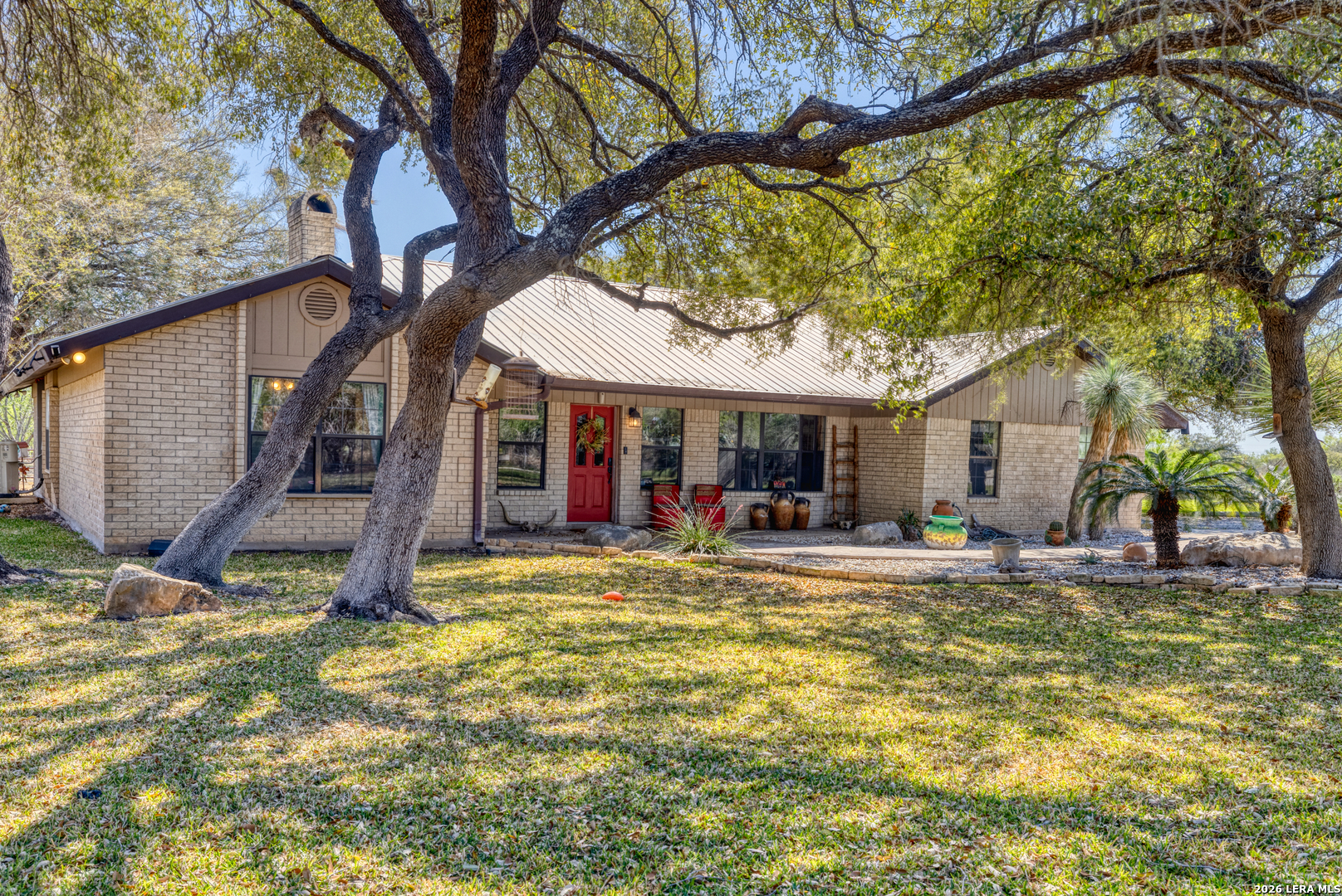 160 Beavers, Uvalde, TX 78801 — photo 2
