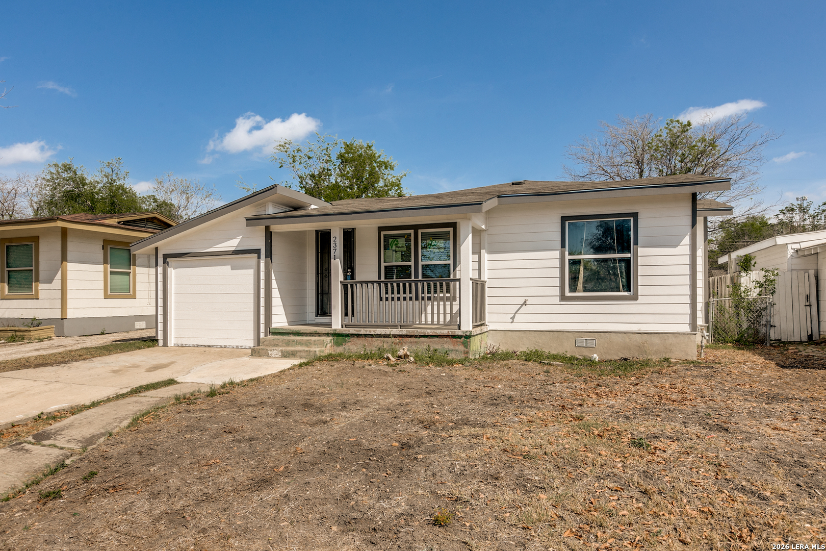 2371 Burnet — photo