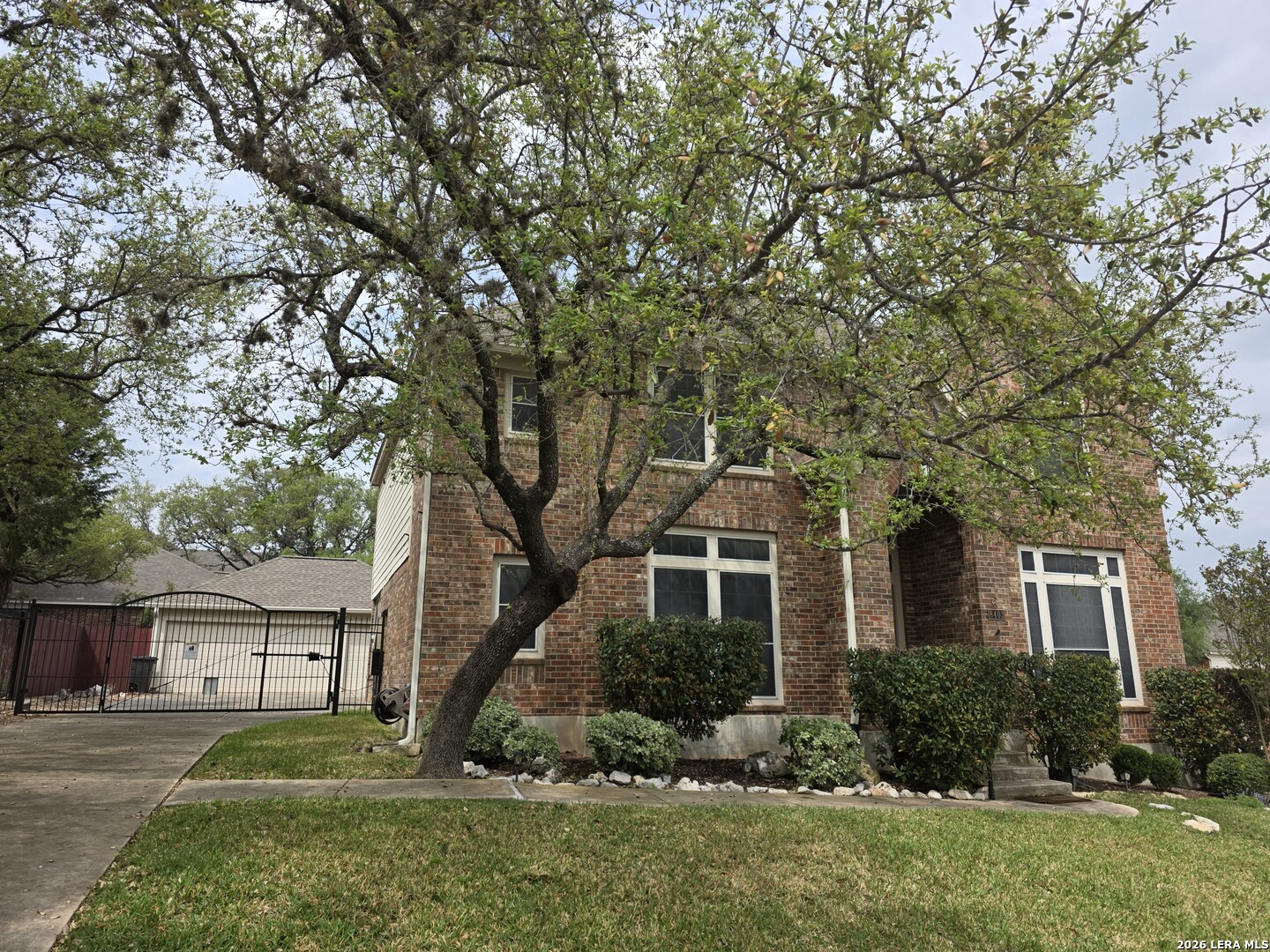 8403 Old Stone Gate — photo