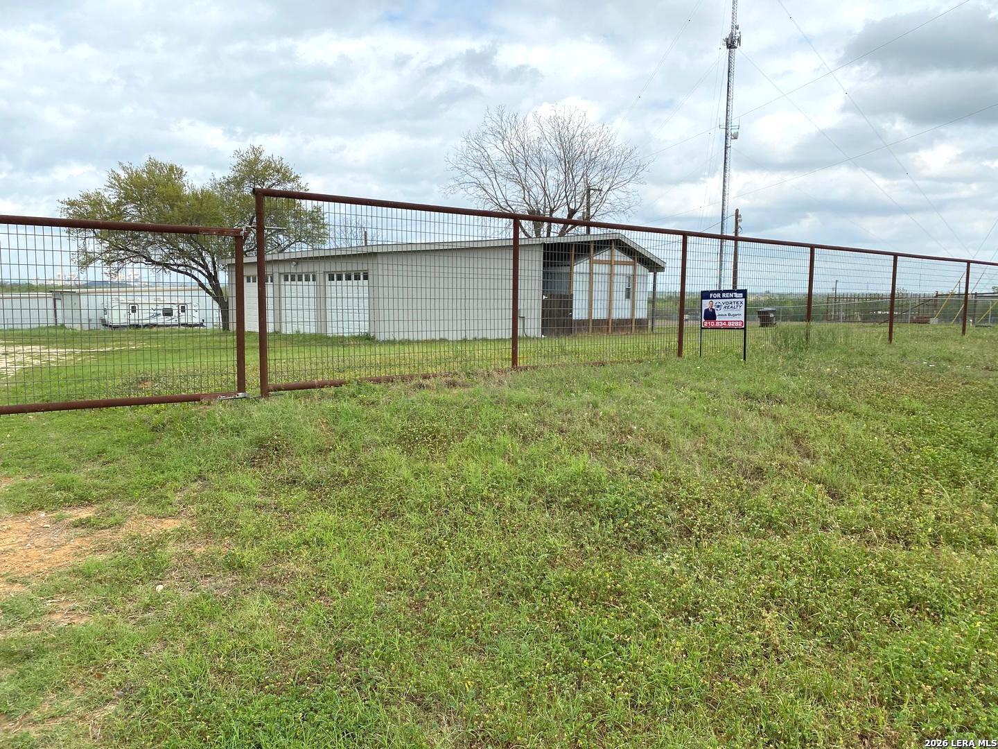9075 Loop 1604, Elmendorf, TX 78112 — photo 2