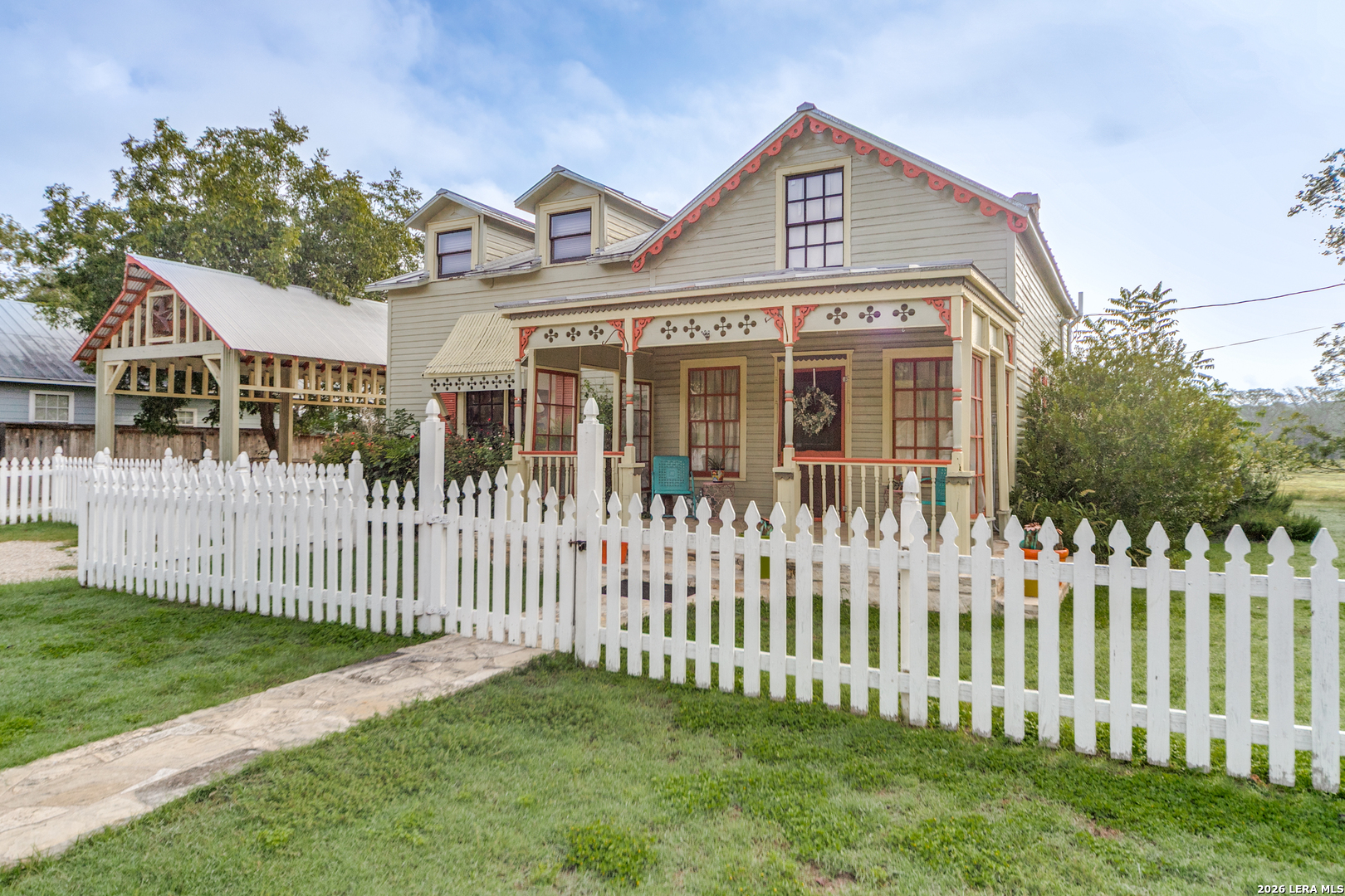 1201 Sisterdale — photo