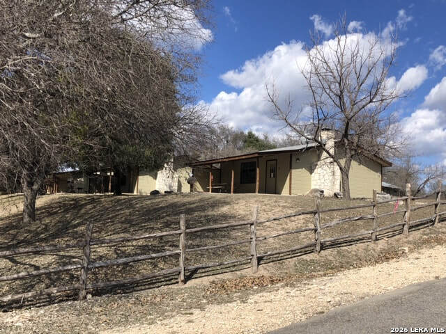 2015 CR 348 — photo