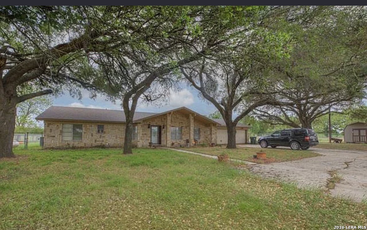 1010 county oak Drive, Luling, TX 78648 — photo 2