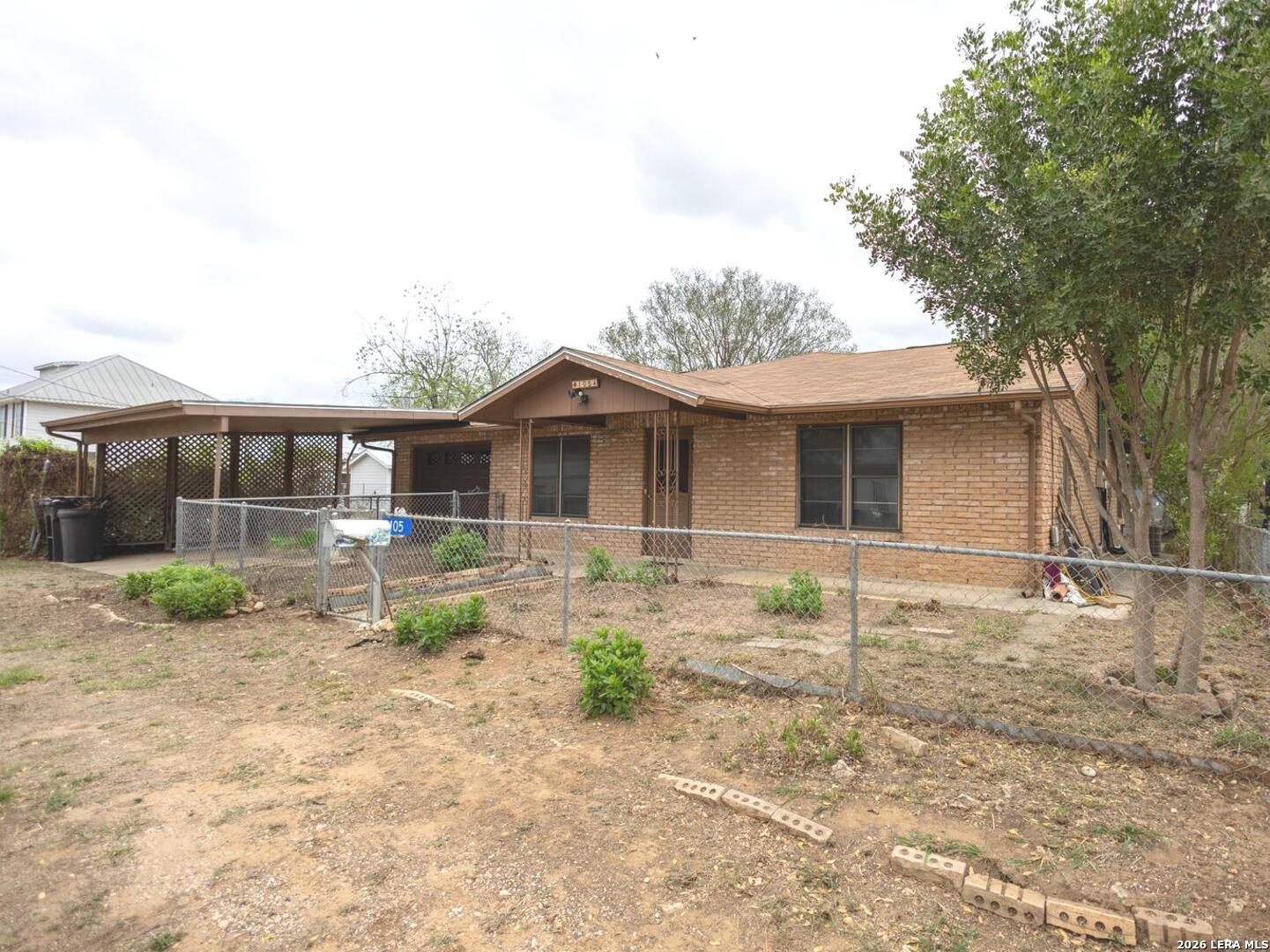 105 S Sayers, Devine, TX 78016 — photo 2