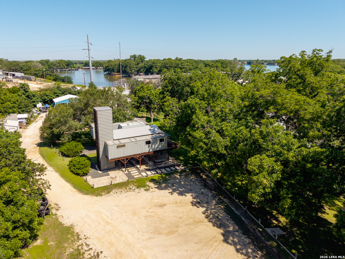 9035 FM 725 — photo