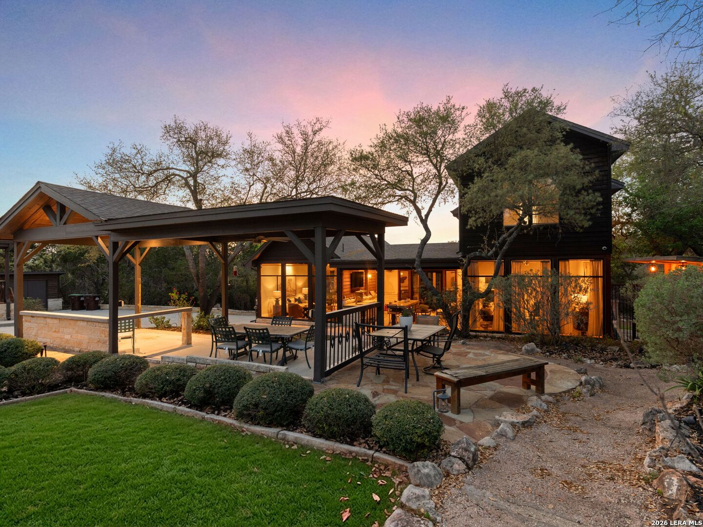 1146 Victoria Lane — photo