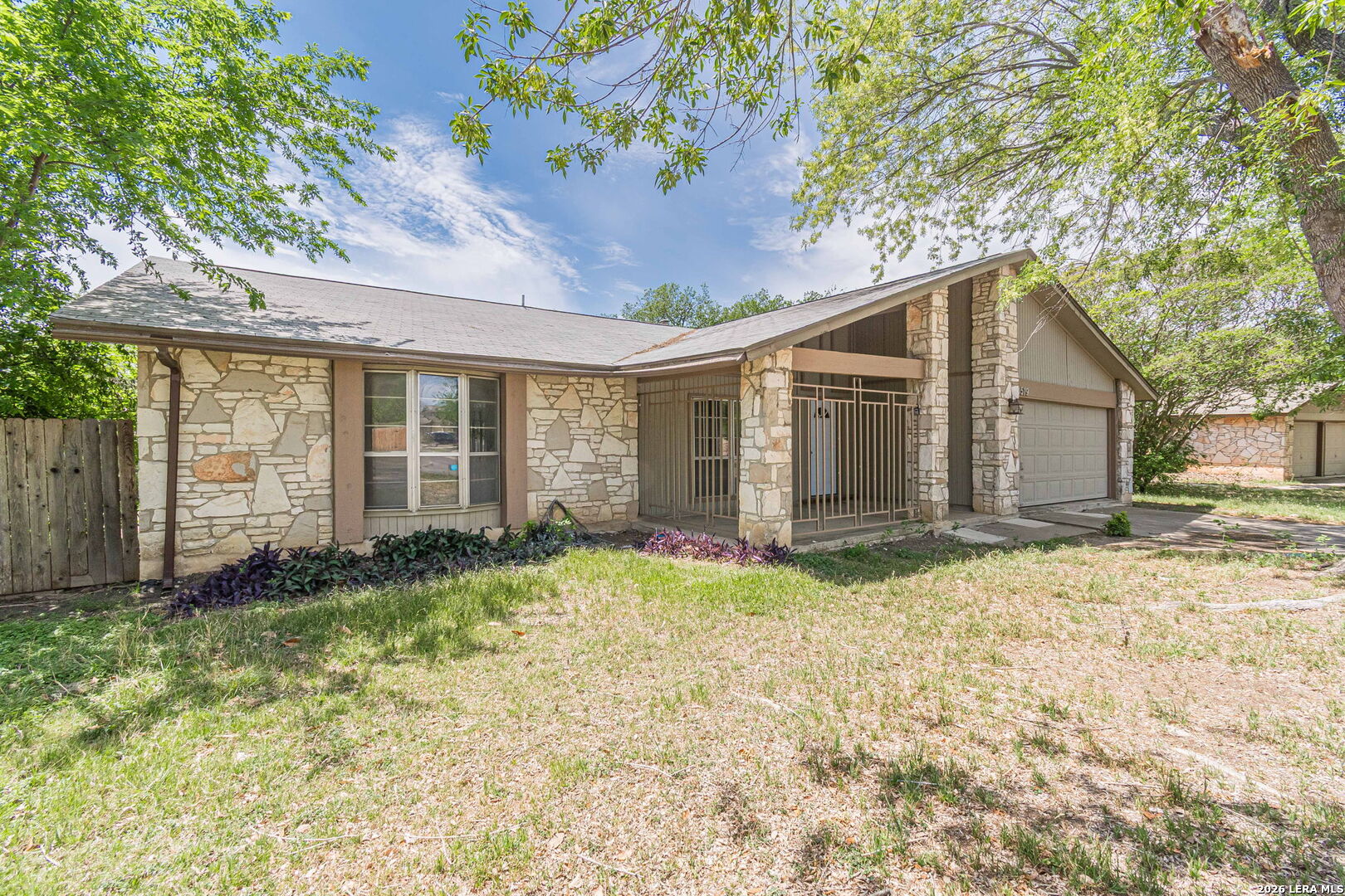 8519 Leyland — photo