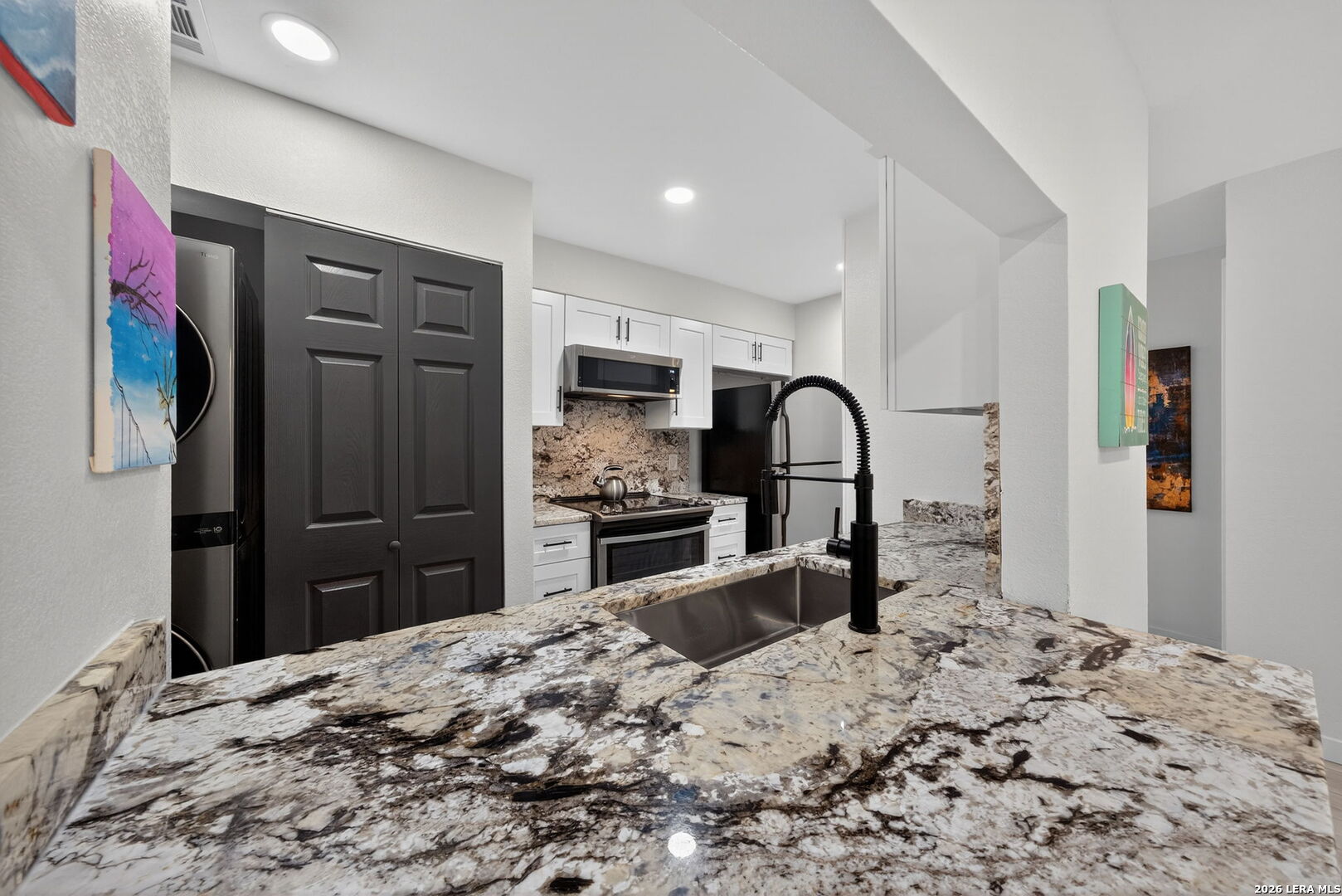 11520 Huebner 501 — photo