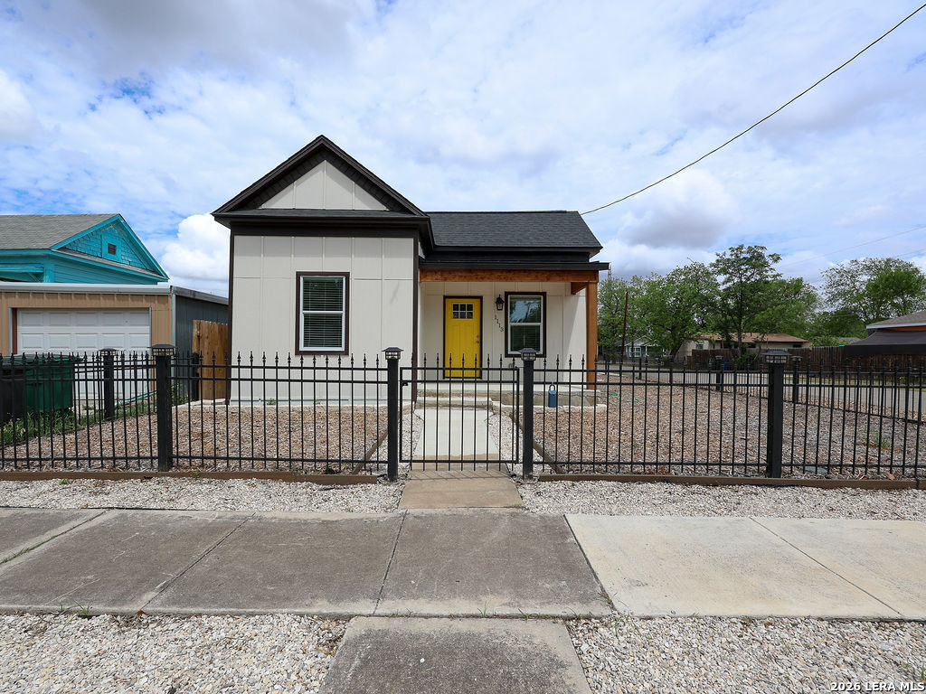 1113 Burleson — photo