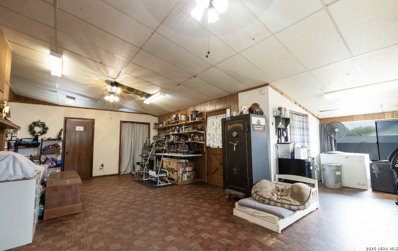 110 W Benton Avenue, Devine, TX 78016 — photo 3