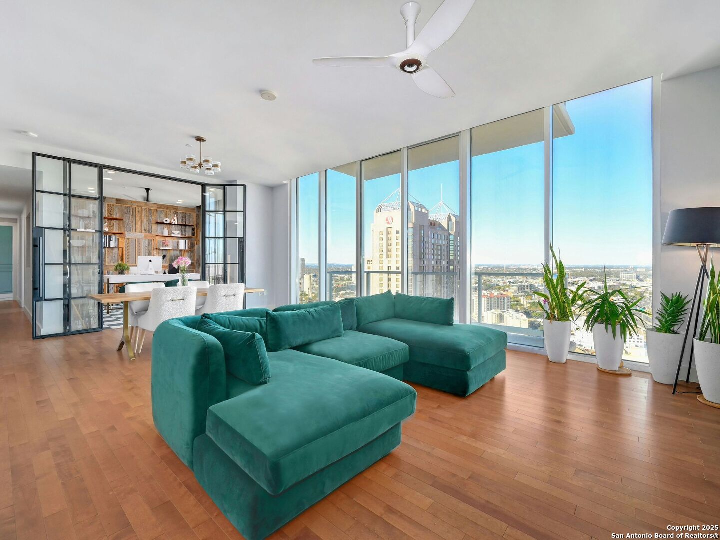 610 E Market Street 2816 — photo