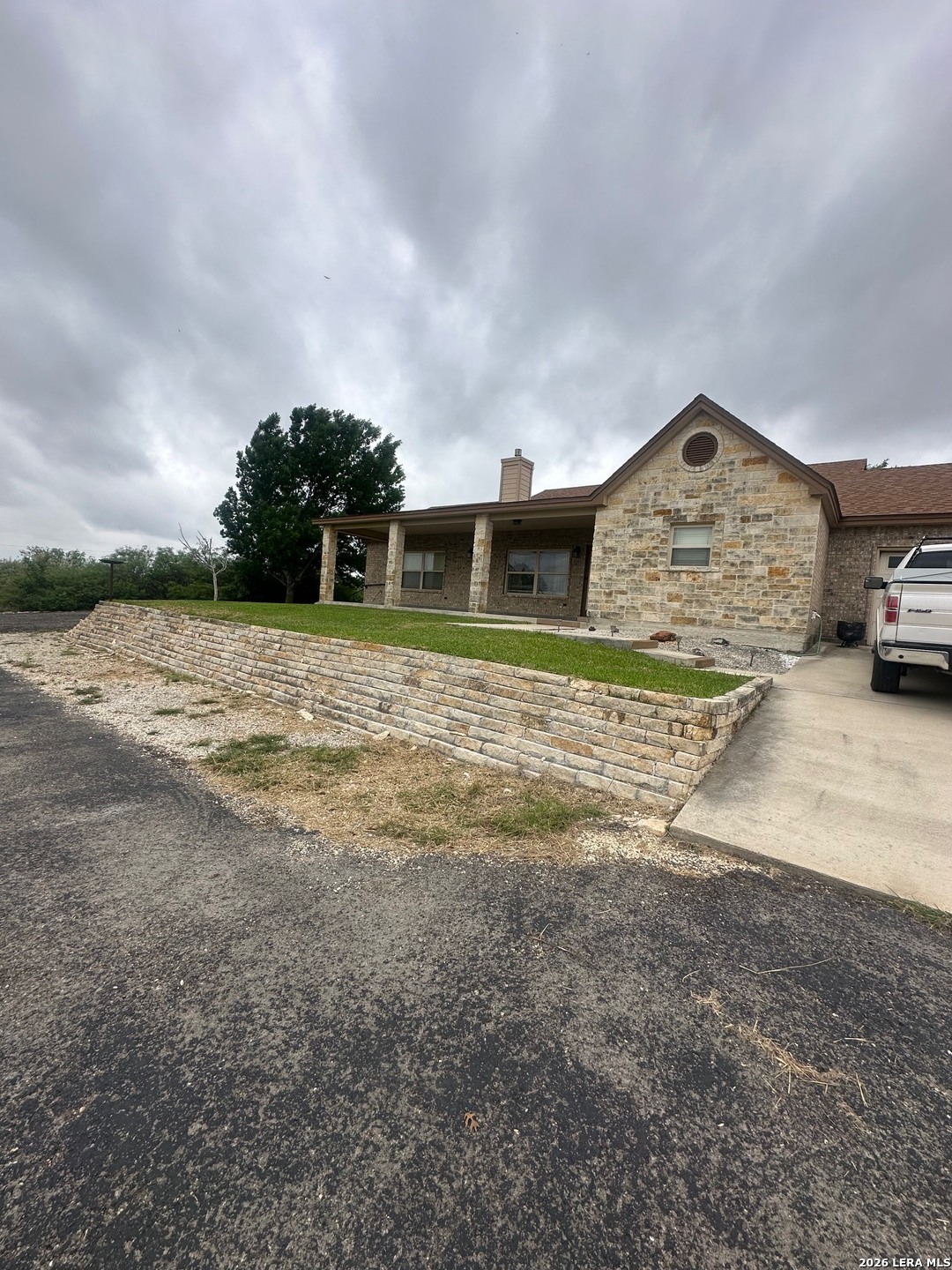 3 Summit View, Uvalde, TX 78801 — photo 2