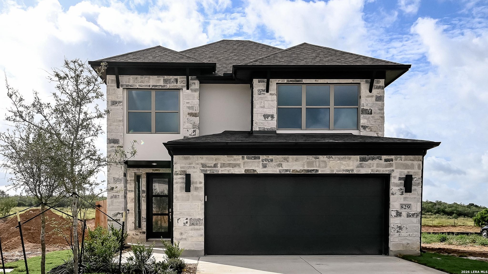 829 Woodland Lakes — photo