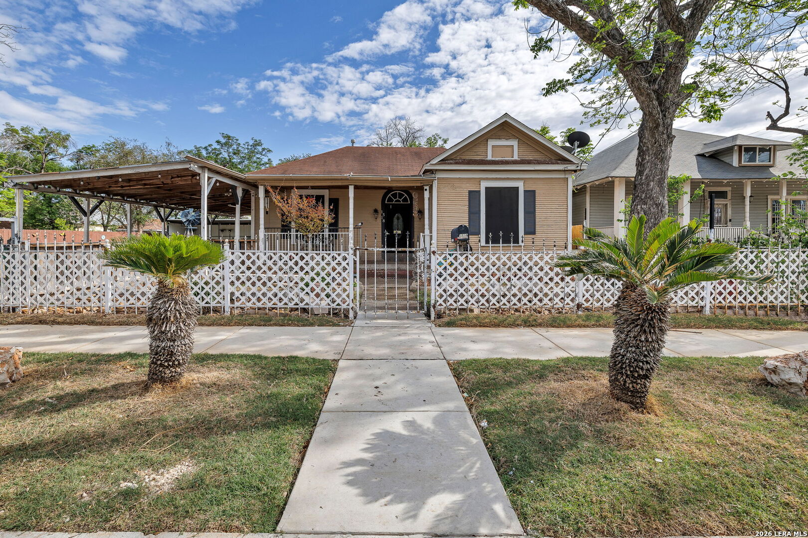 1518 W Travis — photo