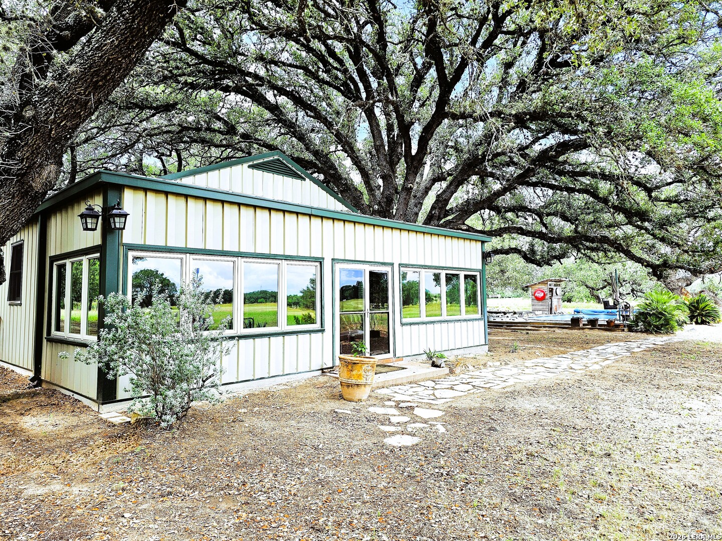 799 County Road 6612, Devine, TX 78016