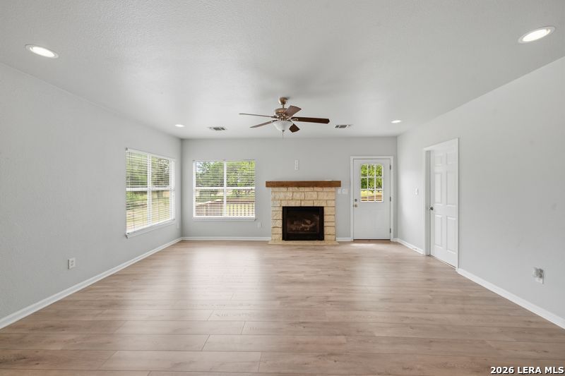 604 Schneider, Poth, TX 78147 — photo 2