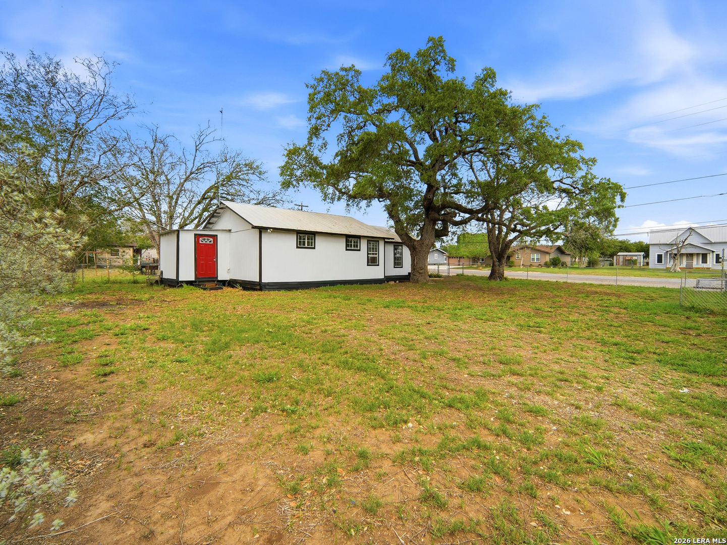 501 E Westmeyer Street, Poth, TX 78147 — photo 2