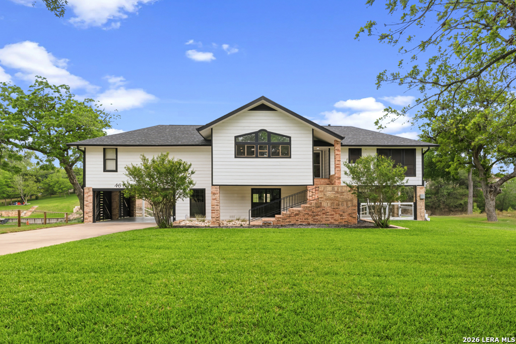 46 E Hampton, Seguin, TX 78155 — photo 2
