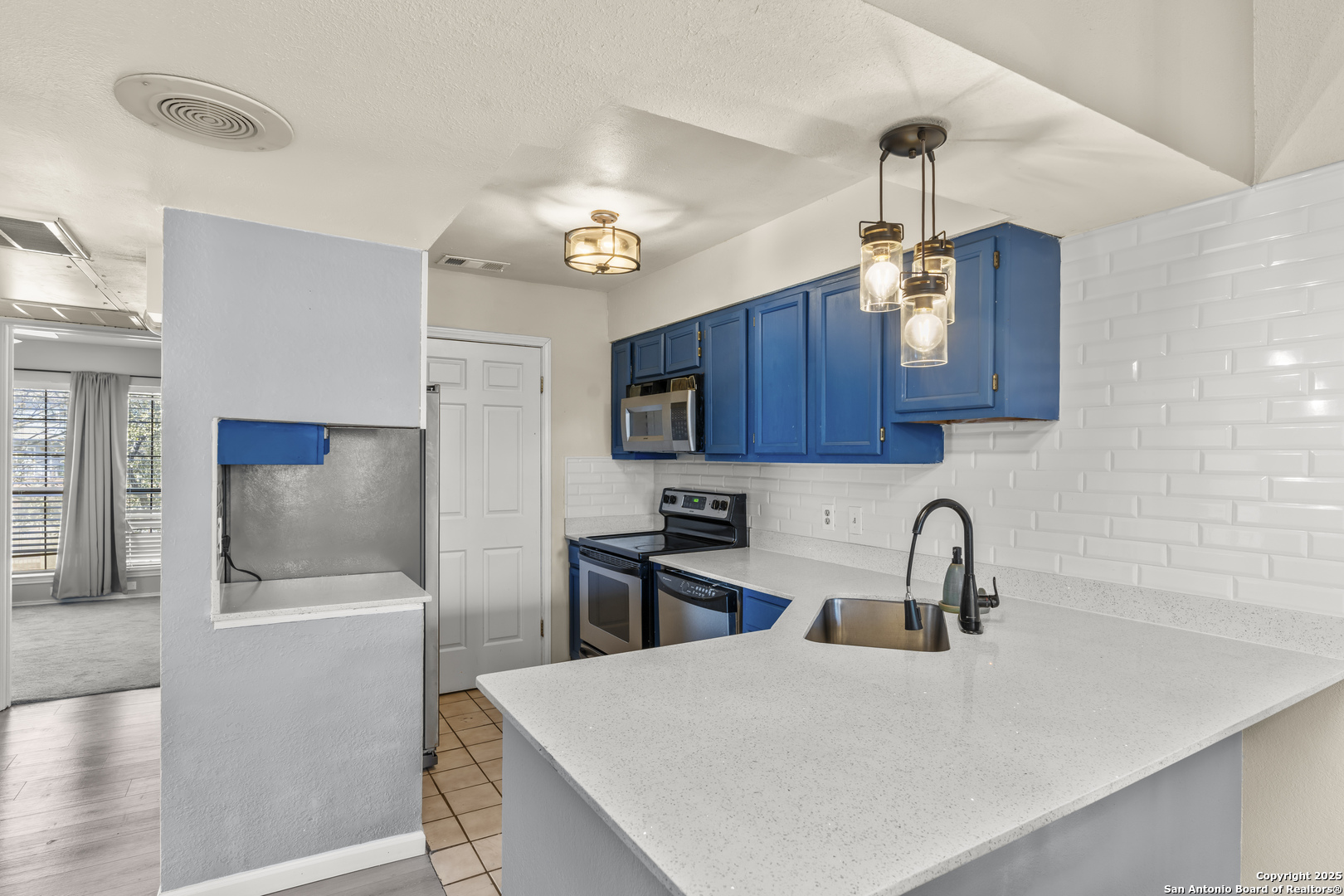6100 Woodlake 312 — photo
