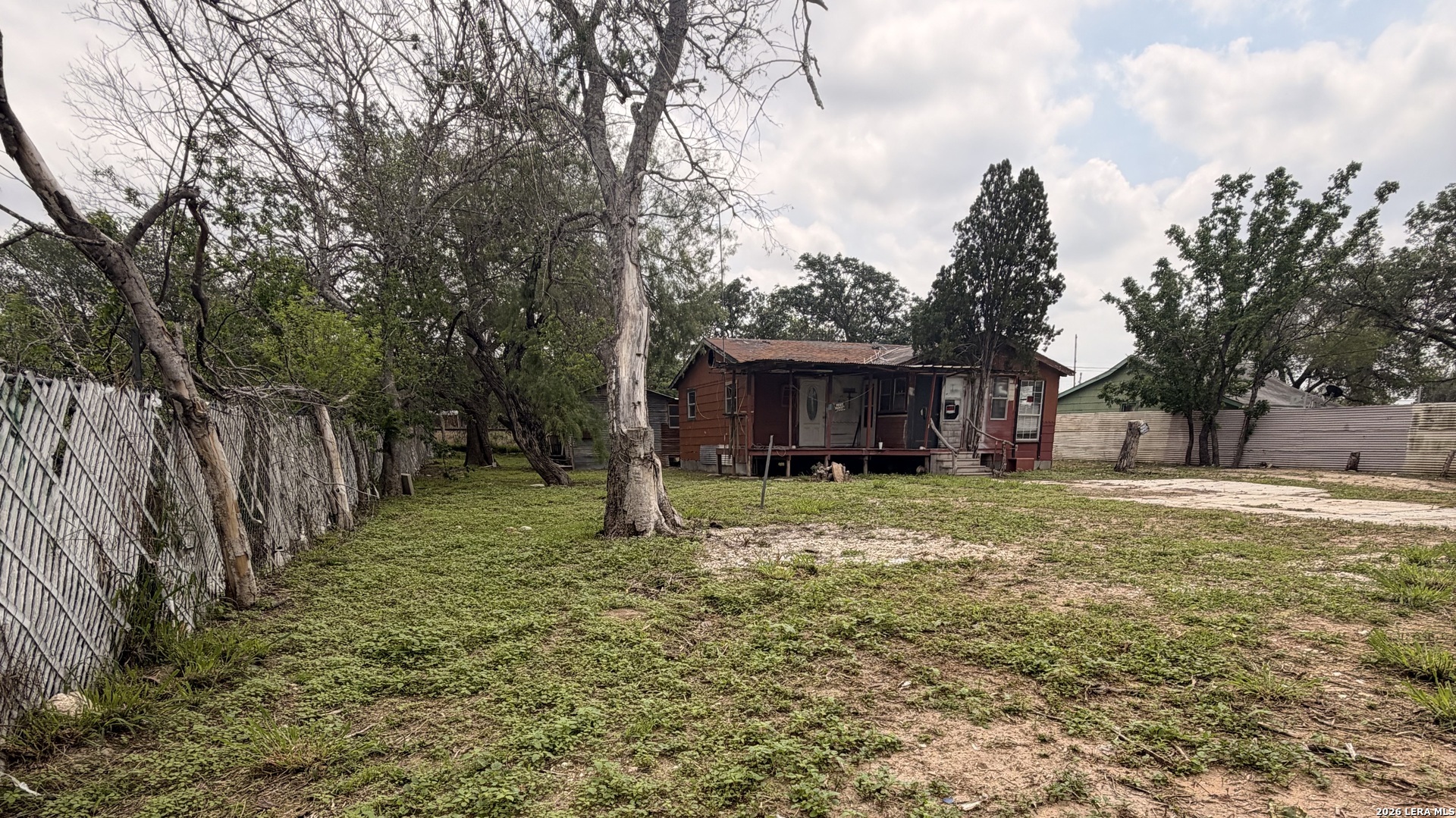 508 N Bright Drive, Devine, TX 78016 — photo 3