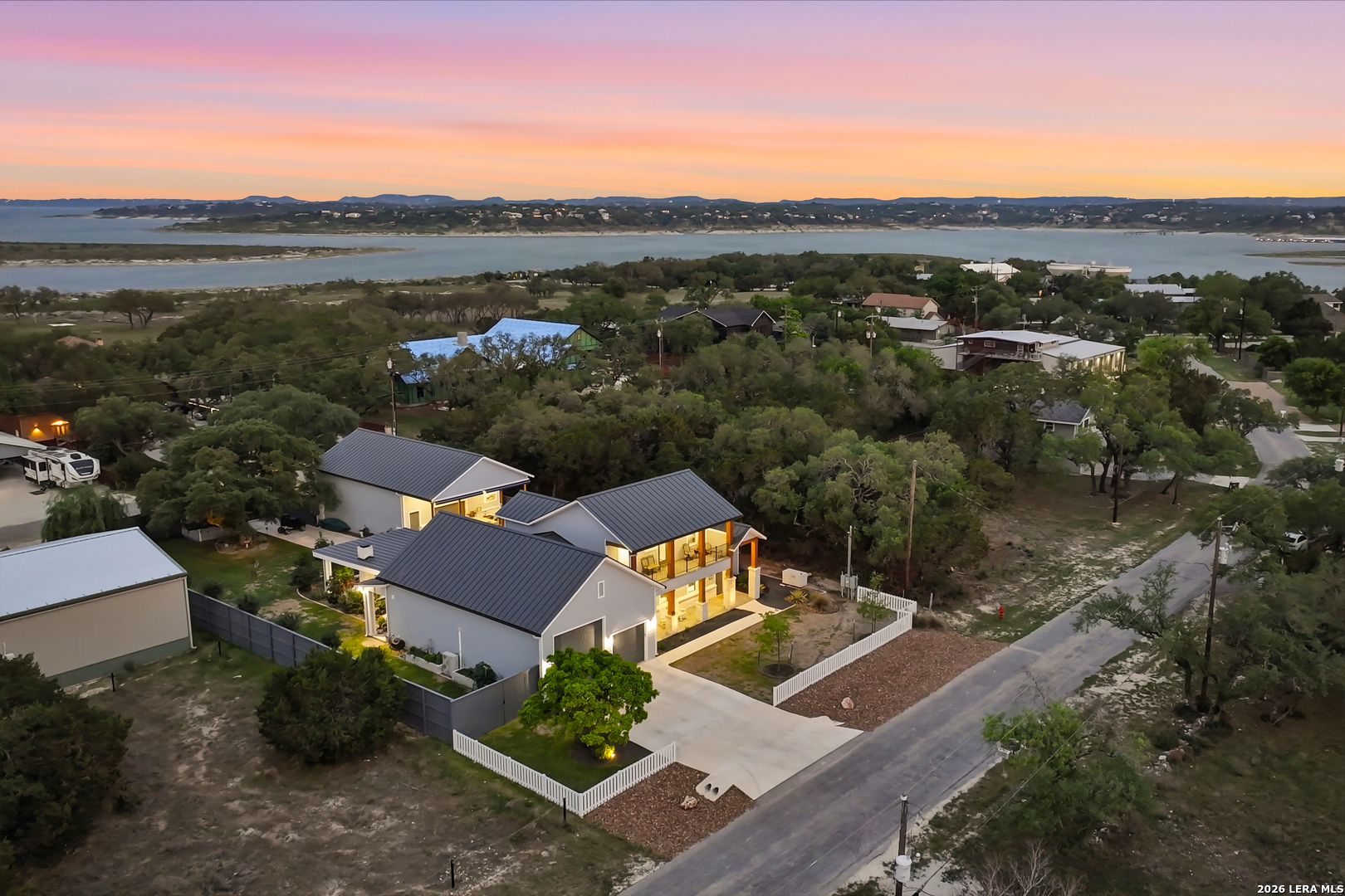 2551 Lakeshore Drive — photo