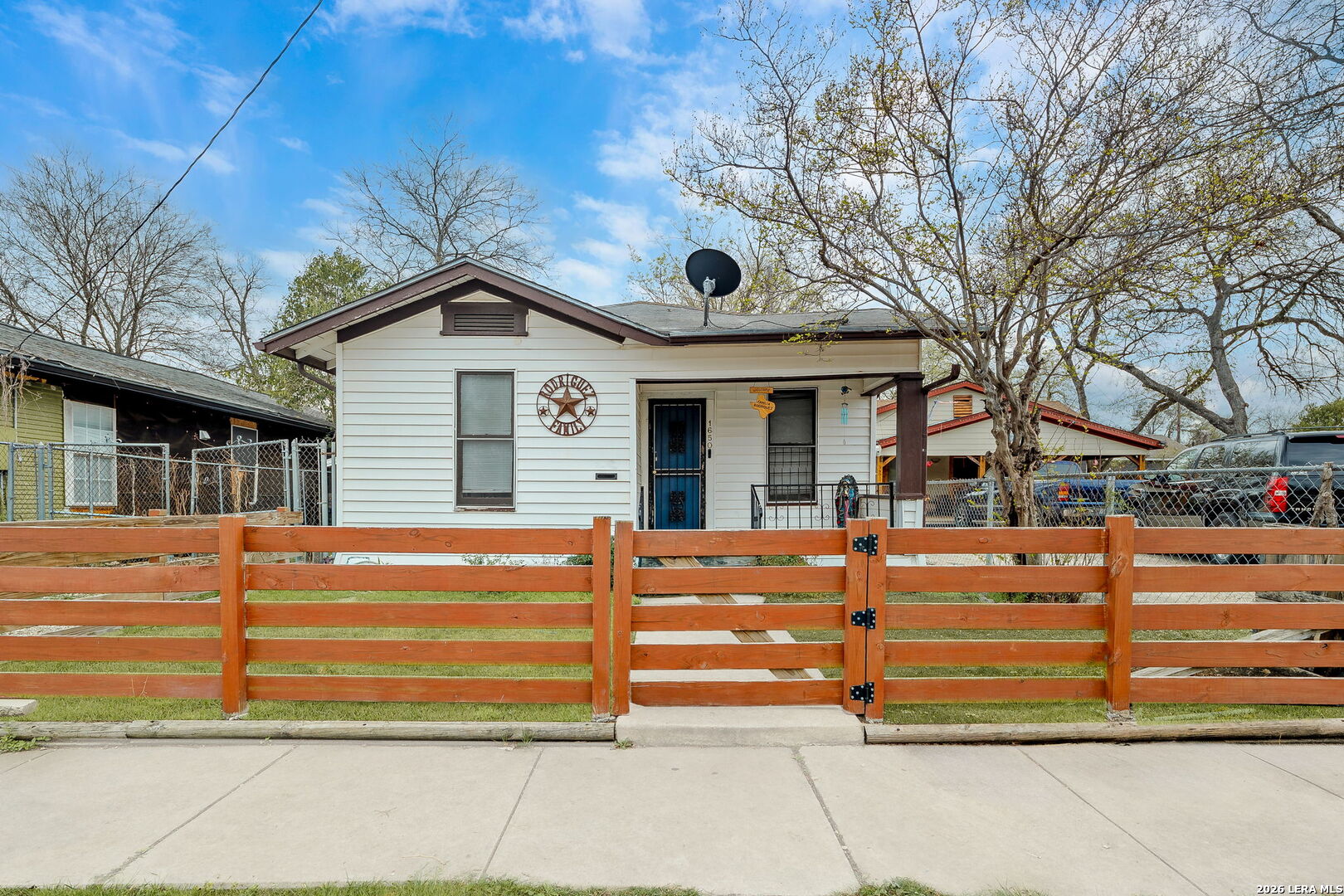 1650 W Laurel — photo