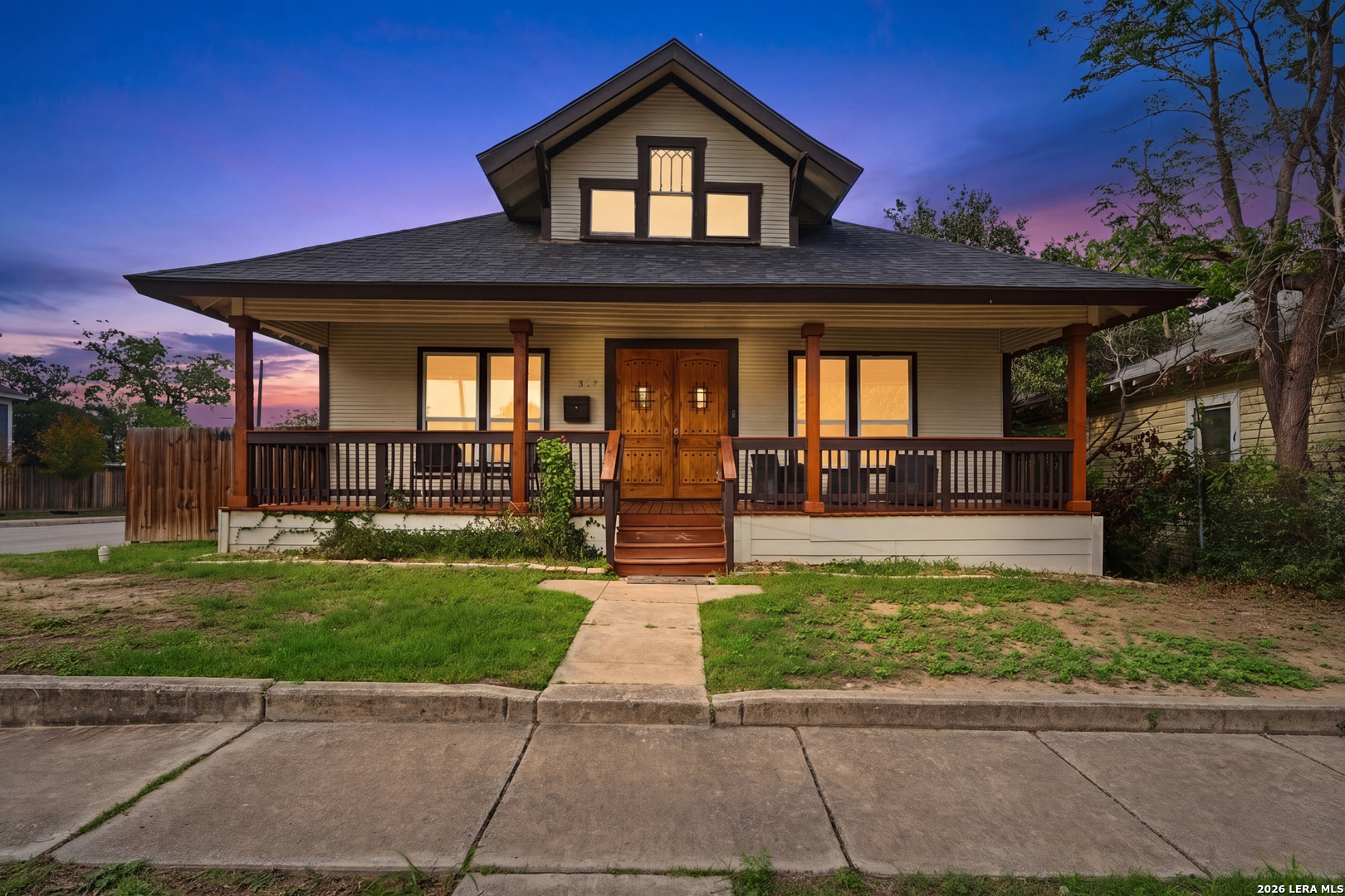 327 W Baylor Street — photo