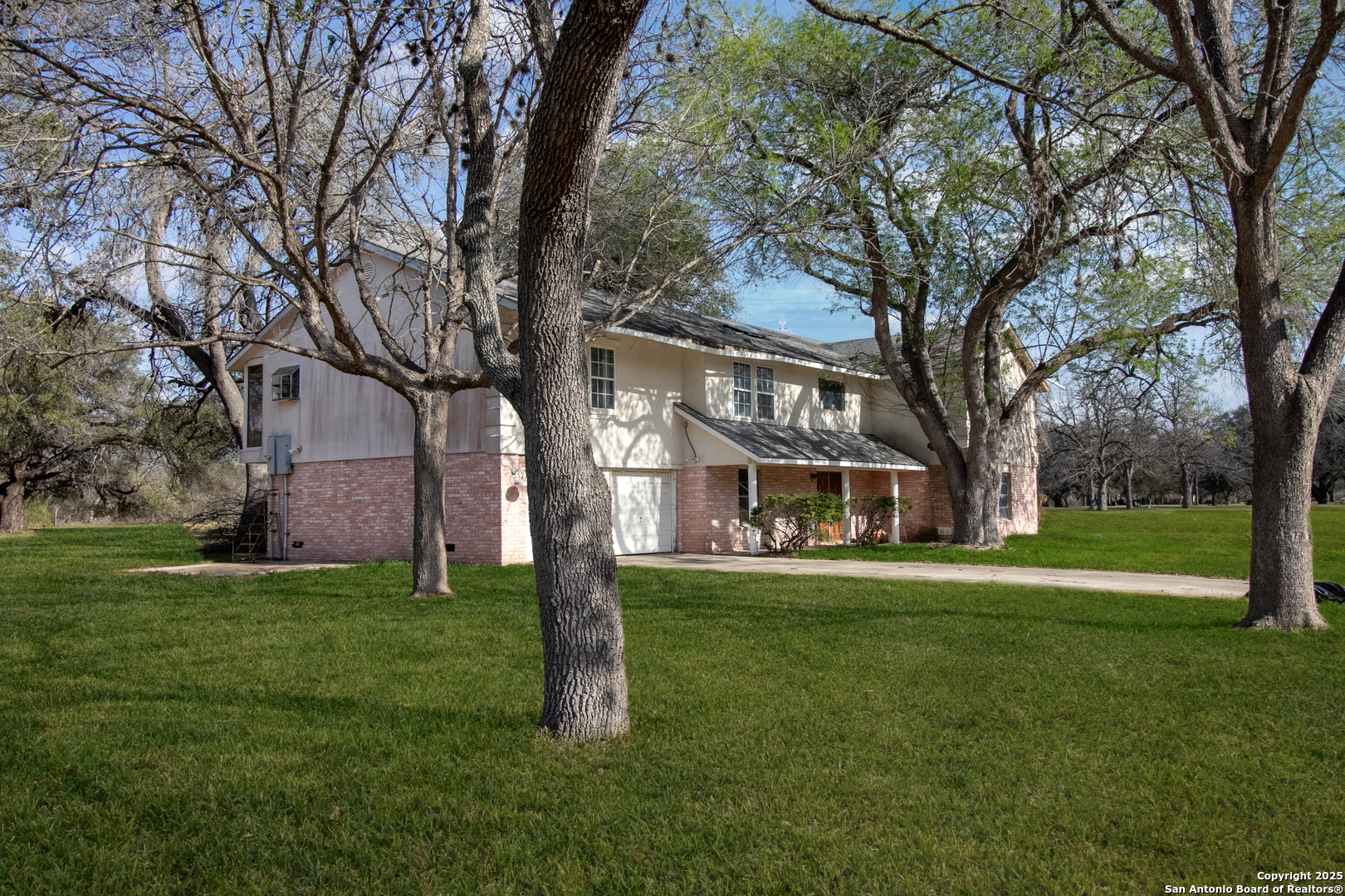 7 Glen Cove Drive — photo
