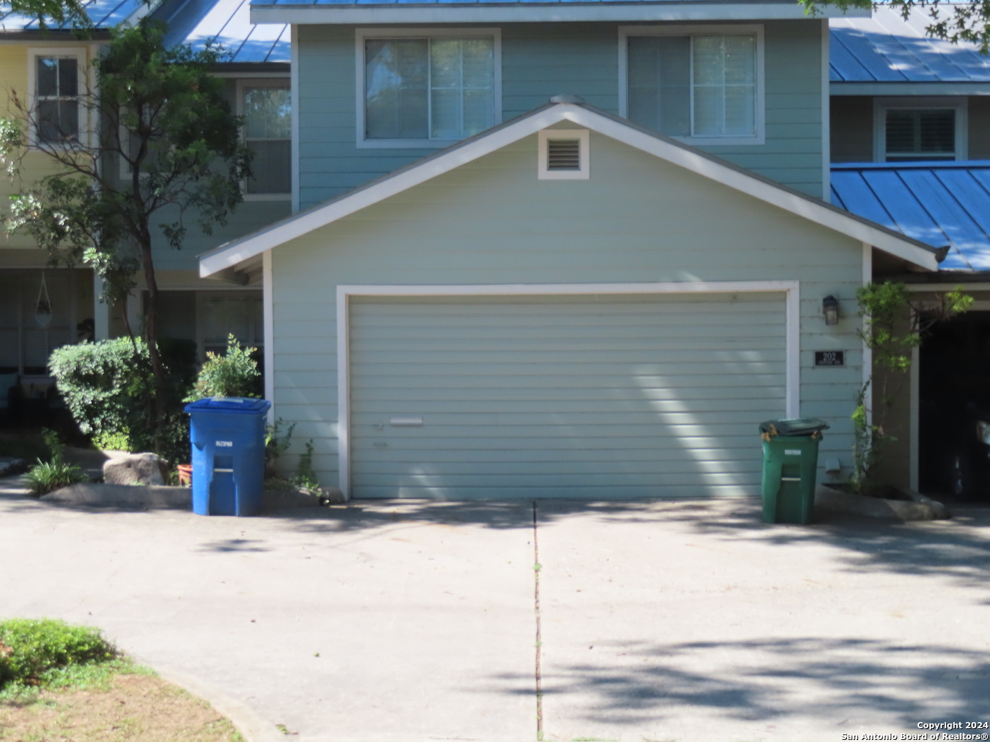 101 Crofton 202 — photo