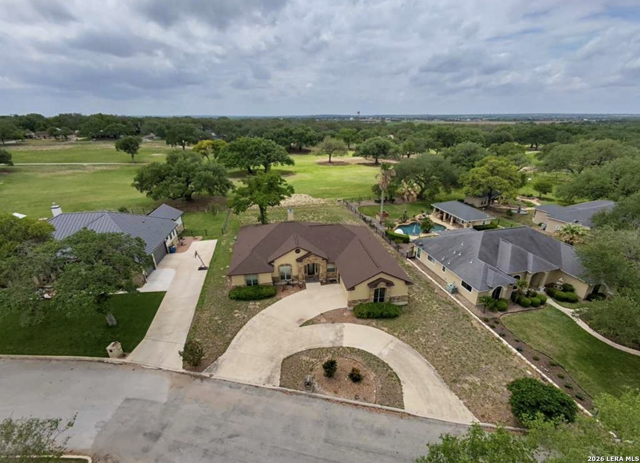 518 Jack Nickolaus, Devine, TX 78016 — photo 2
