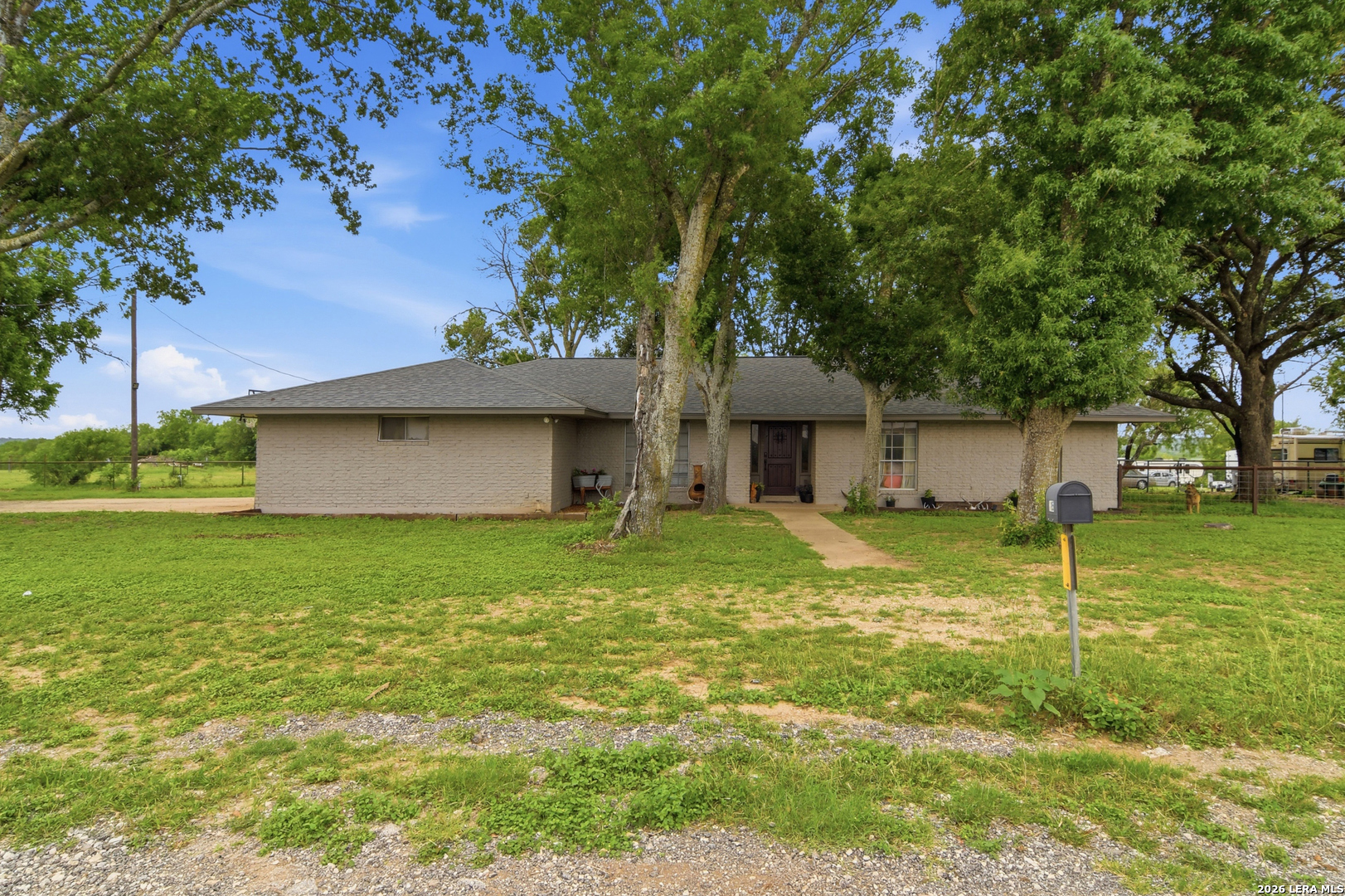 1195 FM 471 N — photo