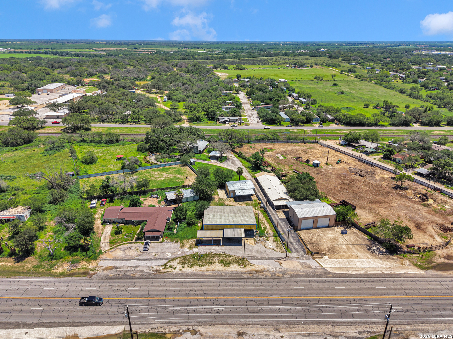 710 N Teel, Devine, TX 78016 — photo 3