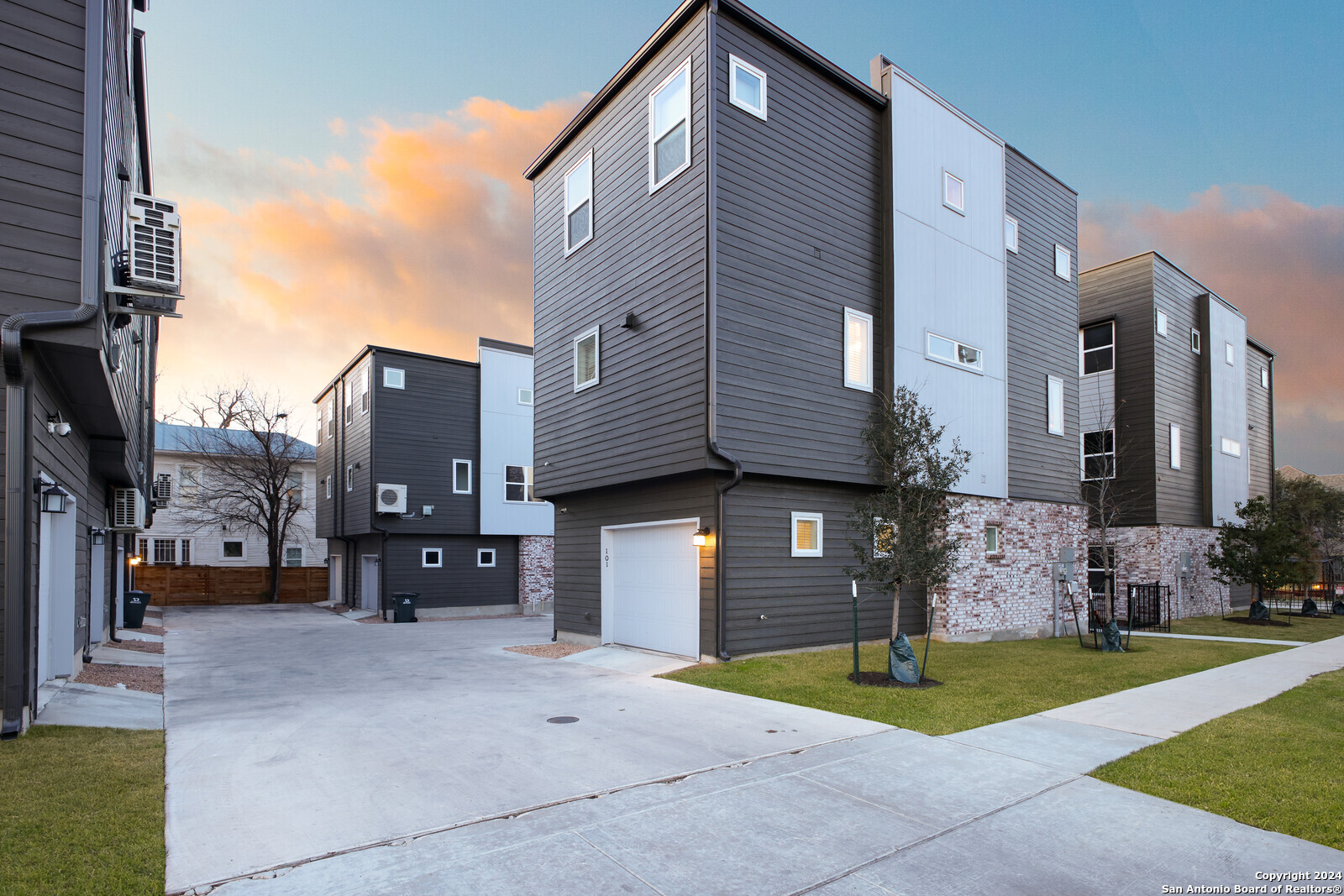 210 W Poplar St #101 — photo