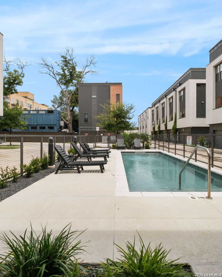 318 W Grayson 203 — photo