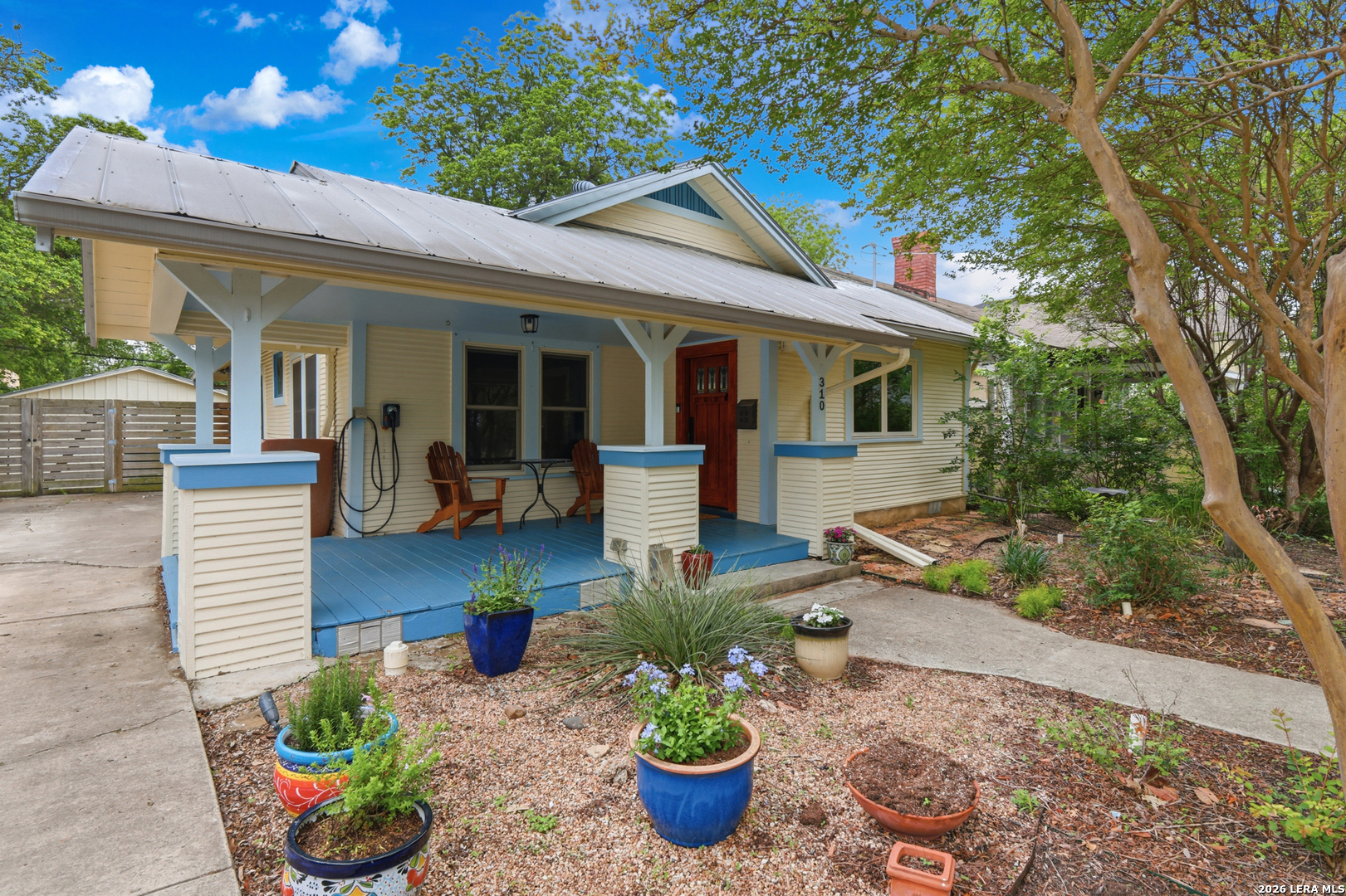 310 Queen Anne Court — photo