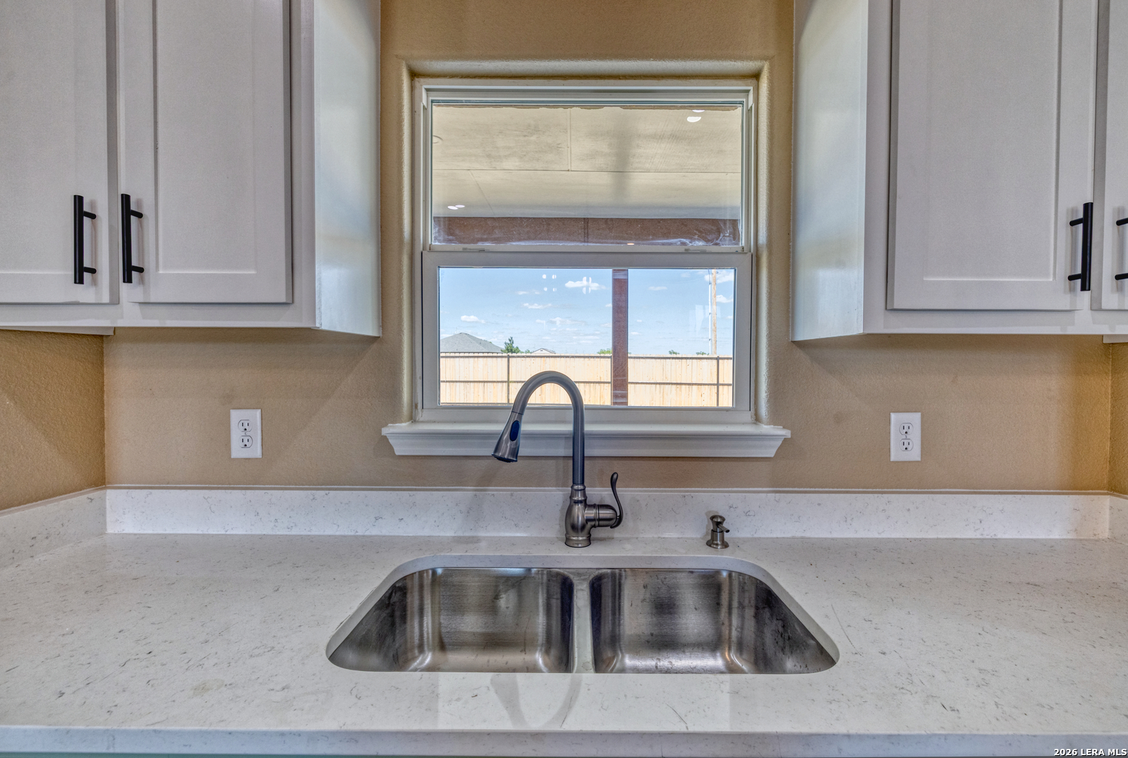 2 Hope Place, Uvalde, TX 78801 — photo 3