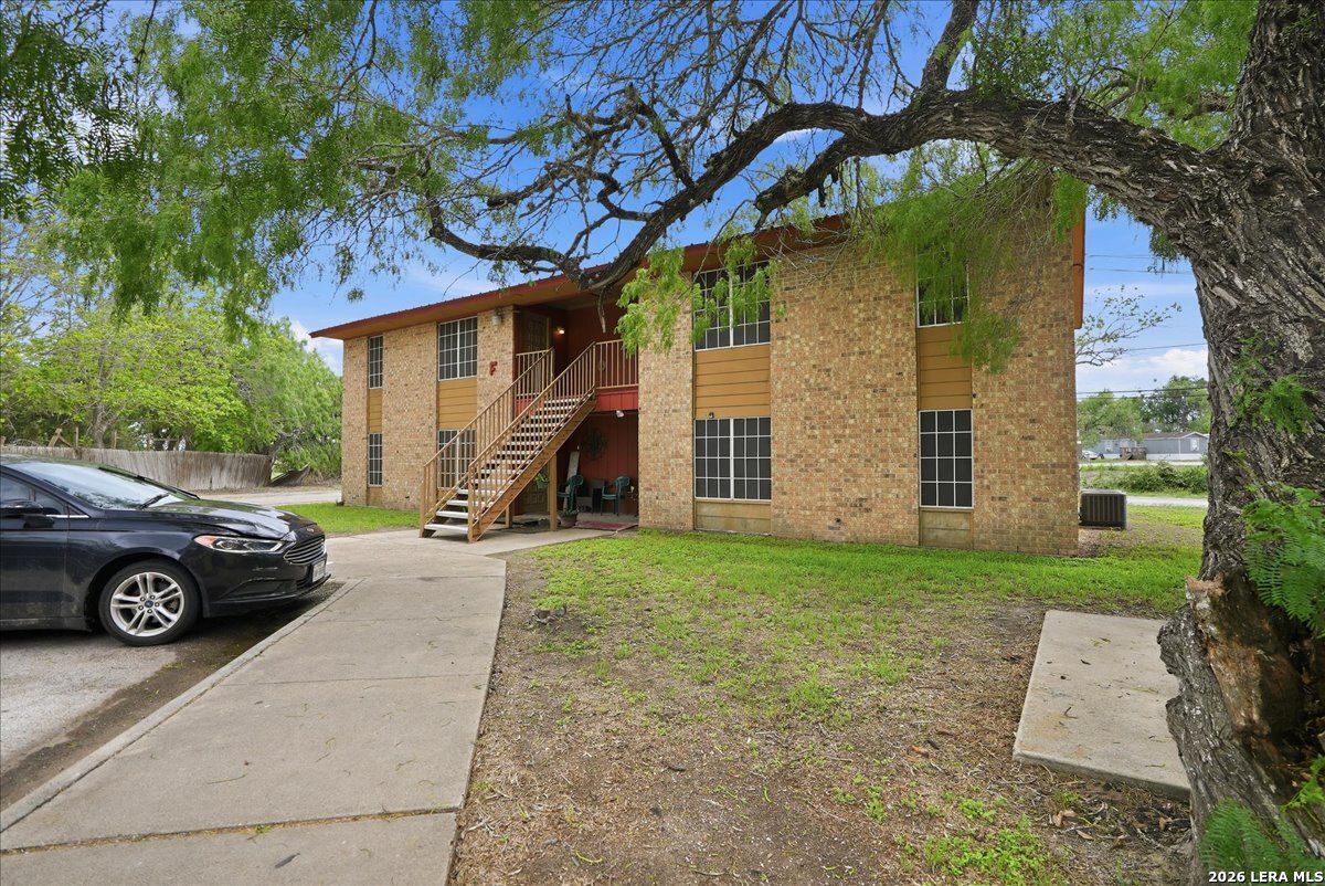 600 E Crockett Street — photo