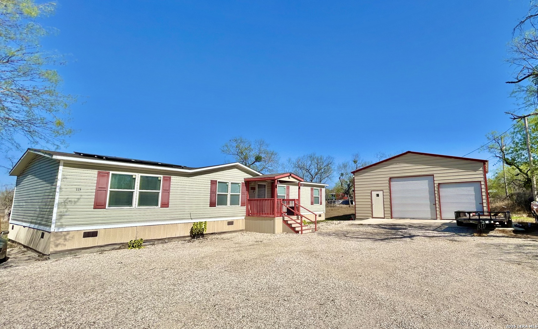 115 E 4th Street, Natalia, TX 78059 — photo 2