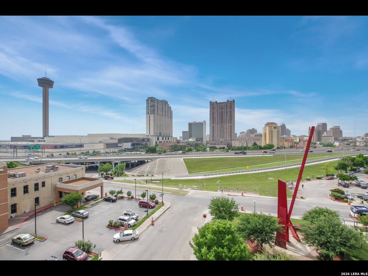 215 Center 607 — photo
