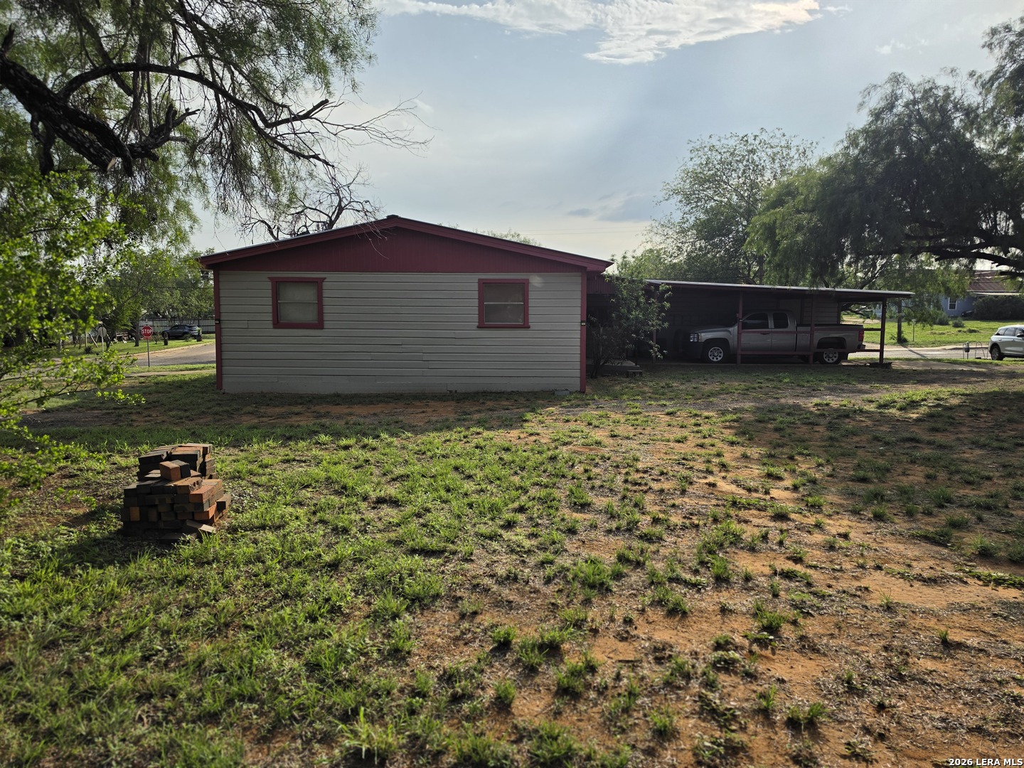 508 Nueces, Cotulla, TX 78014 — photo 2