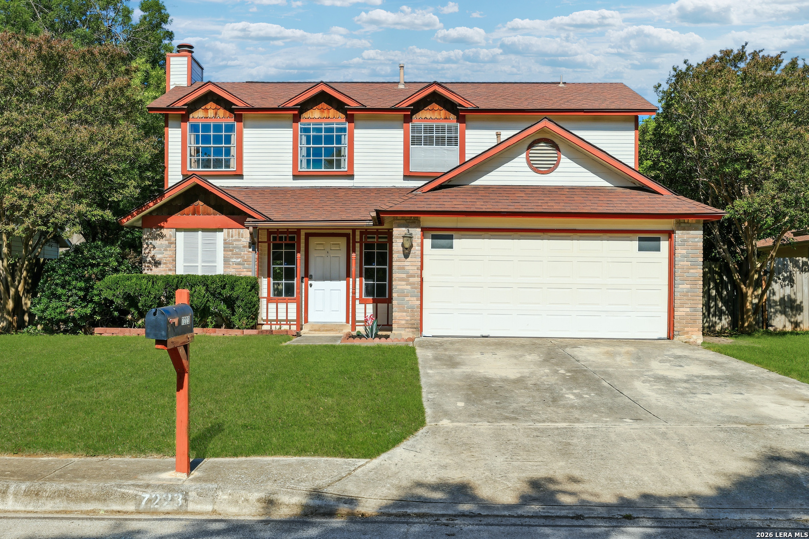 7223 Pine Br — photo