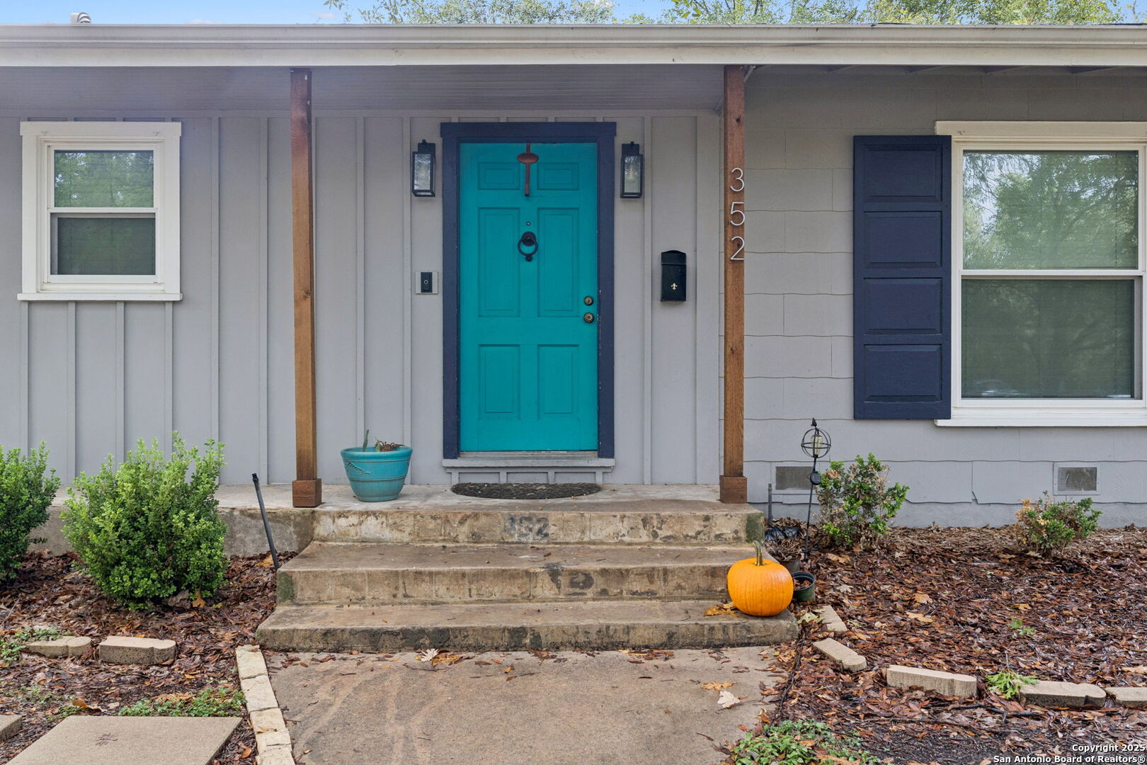 352 Larchmont Drive — photo