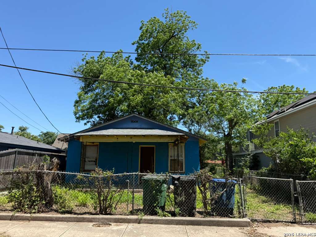 111 Huerta Street — photo