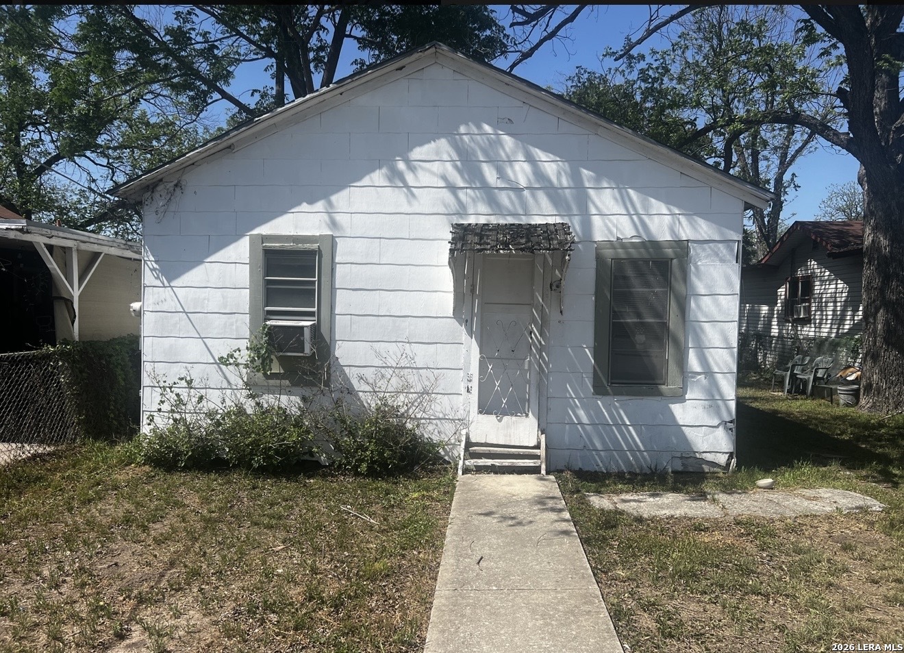 811 Theo Pwy — photo