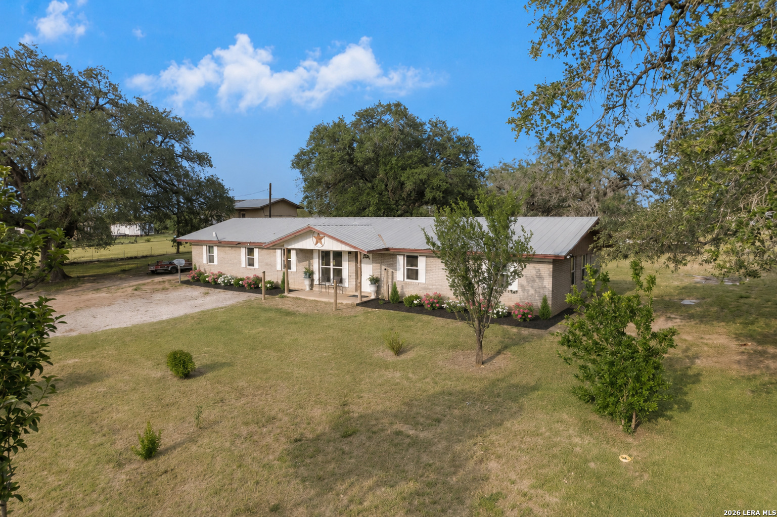 1081 County Road 773, Devine, TX 78016 — photo 2