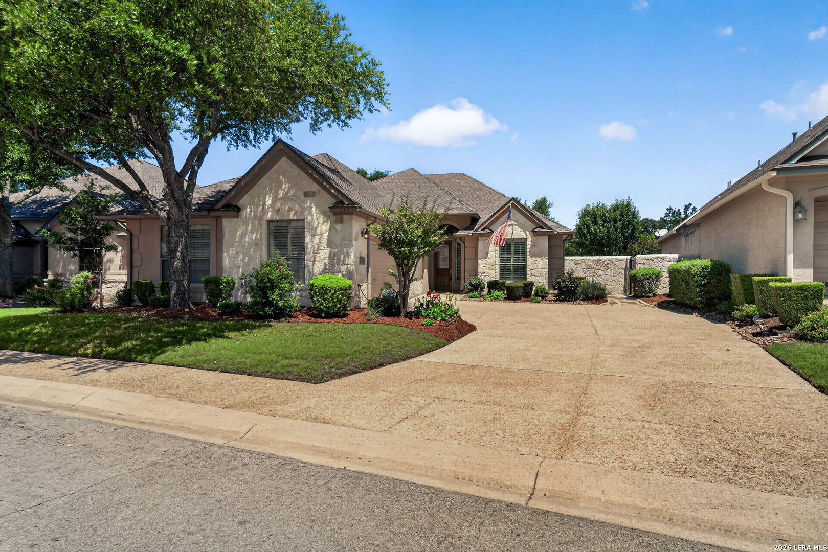 239 Garden Hl — photo