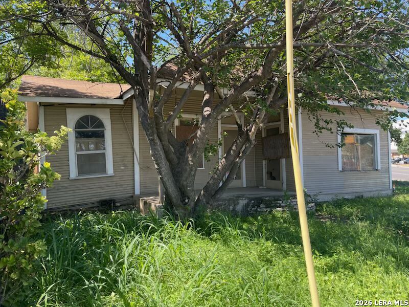 718 W Baylor — photo