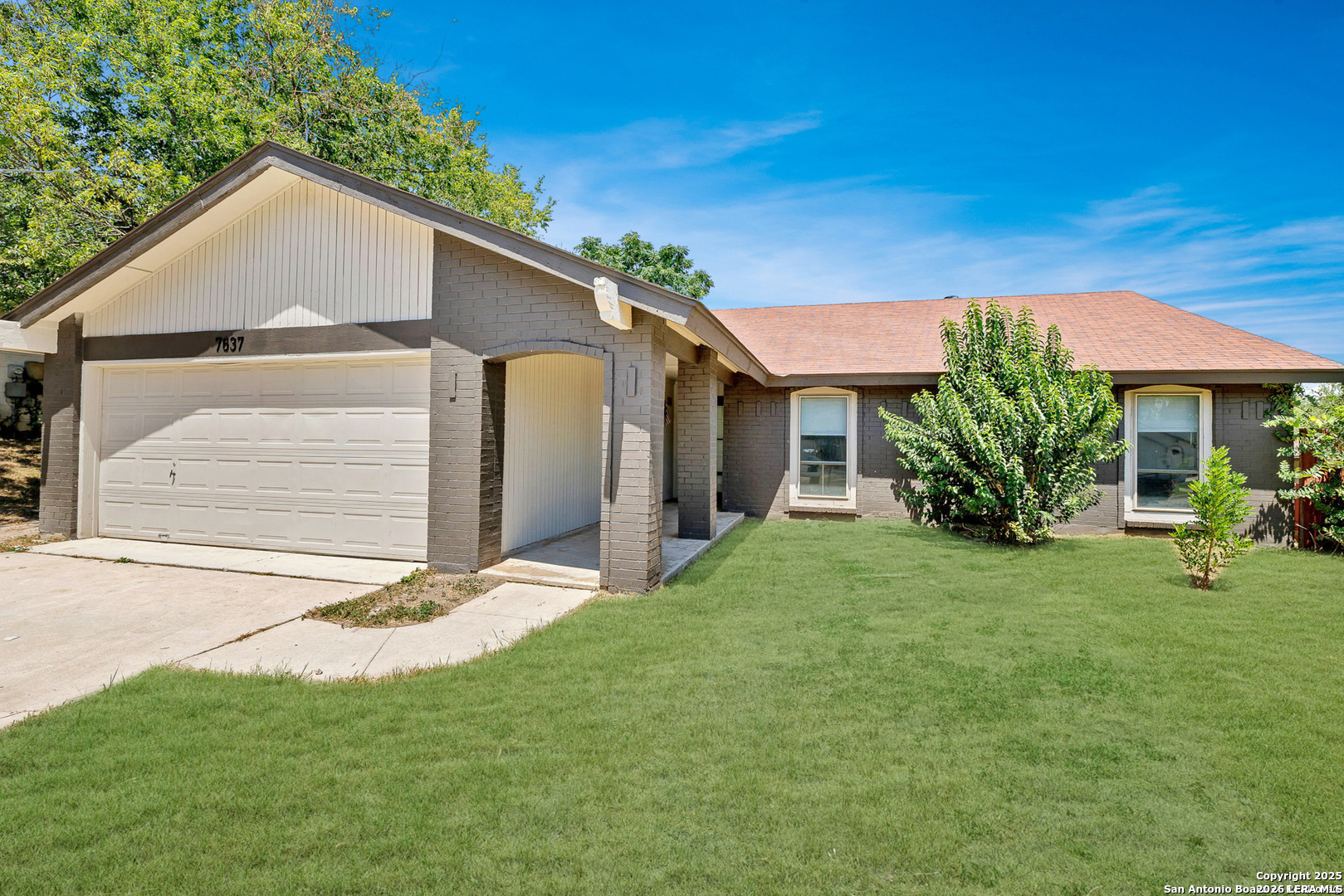 7637 Antique Oak Street — photo
